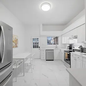 Homestay Bloomfield/shadyside @f Quiet And Stylish Private Bedroom With Shared Bathroom, Pittsburgh